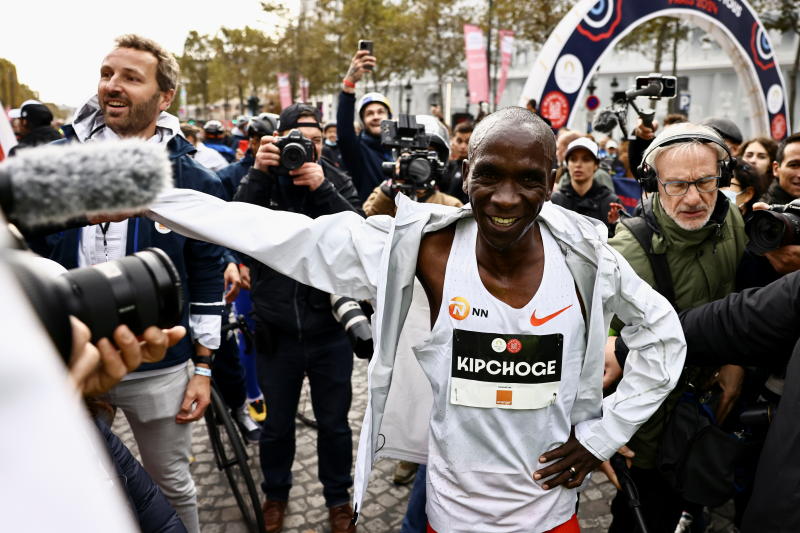 Kipchoge takes part in mass pursuit race to mark 1000 days to go to